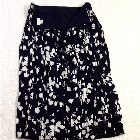J. Crew Pleated Floral Skirt - Picture 3 of 9